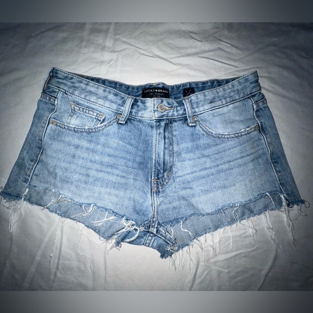 Lucky Brand Frayed Mid-Rise Boyfriend Short!
